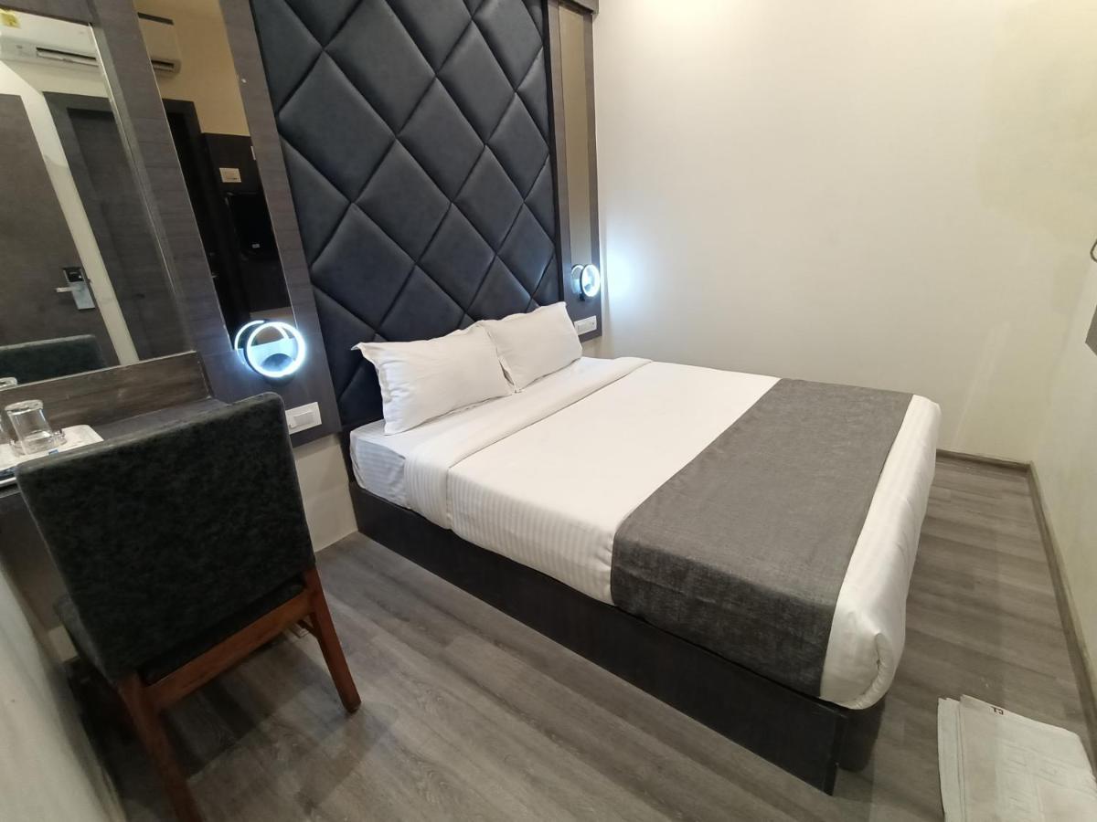 Hotel Classio Andheri - Near Dn Nagar Metro Station Mumbai Exterior foto