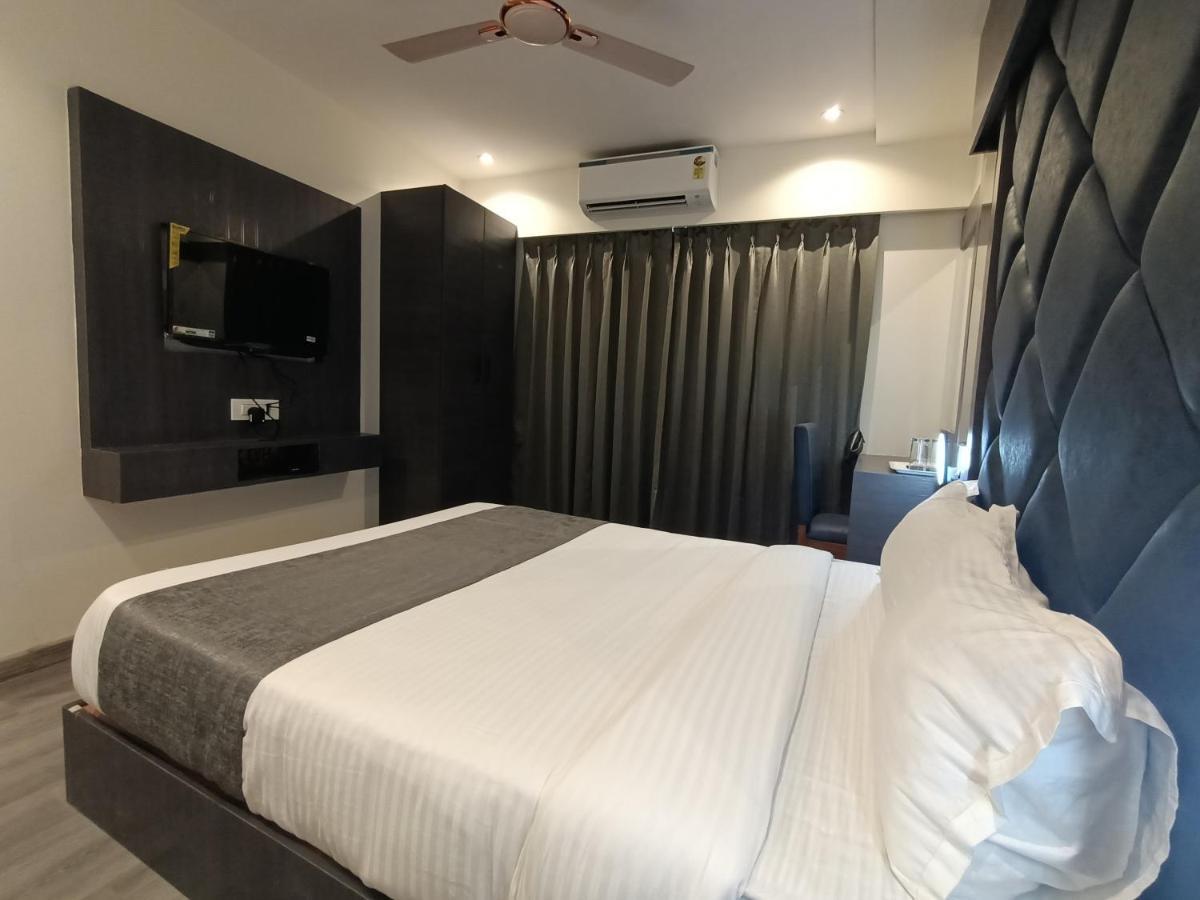 Hotel Classio Andheri - Near Dn Nagar Metro Station Mumbai Exterior foto